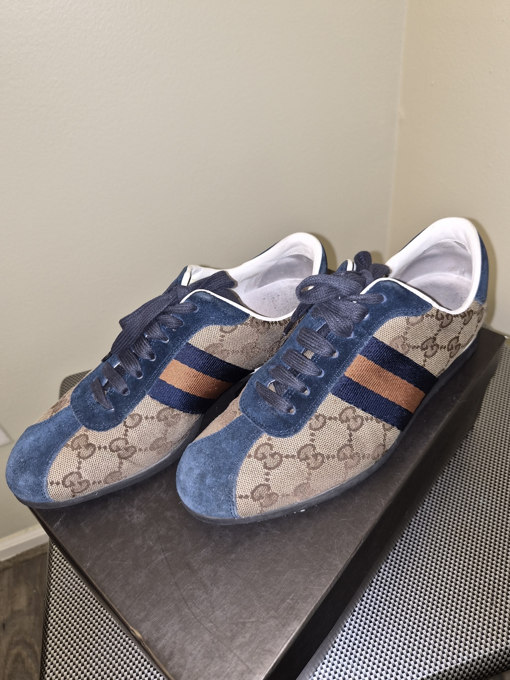 Gucci Womens Blue GG Canvas Suede Lace-Up Sneakers with Navy & Tan Stripe - Picture 2 of 3